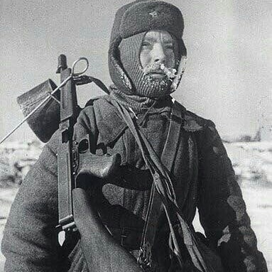 Red army soldier and Soviet marines armed with American Thompson